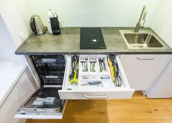 Apartment Bright 1bd In Old Town By Hostlovers